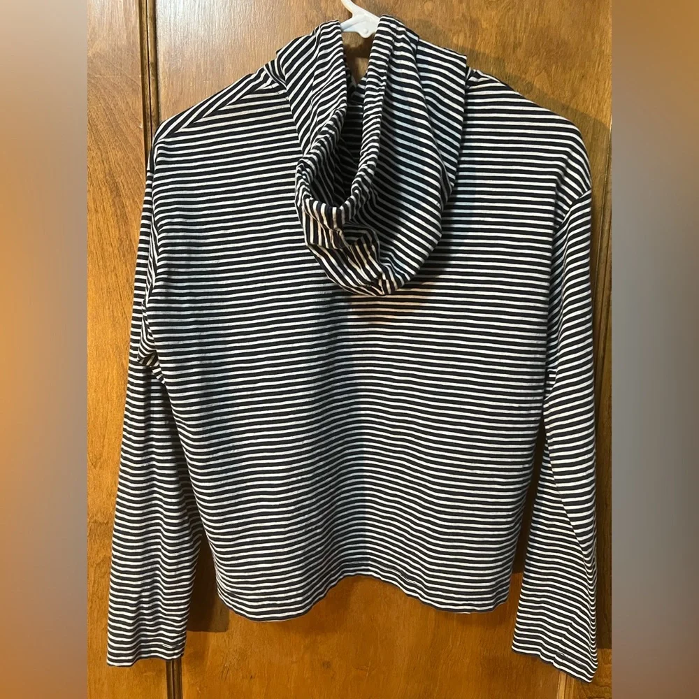 Everlane box-cut long-sleeved shirt with hood - Picture 3 of 12